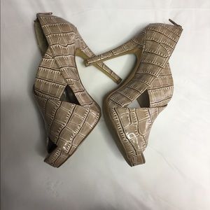 Steve Madden Nude Heels